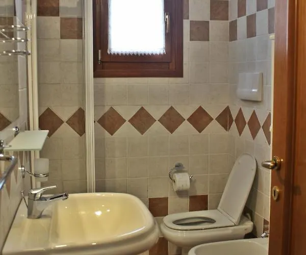 La Pavoncella Sul Mare *